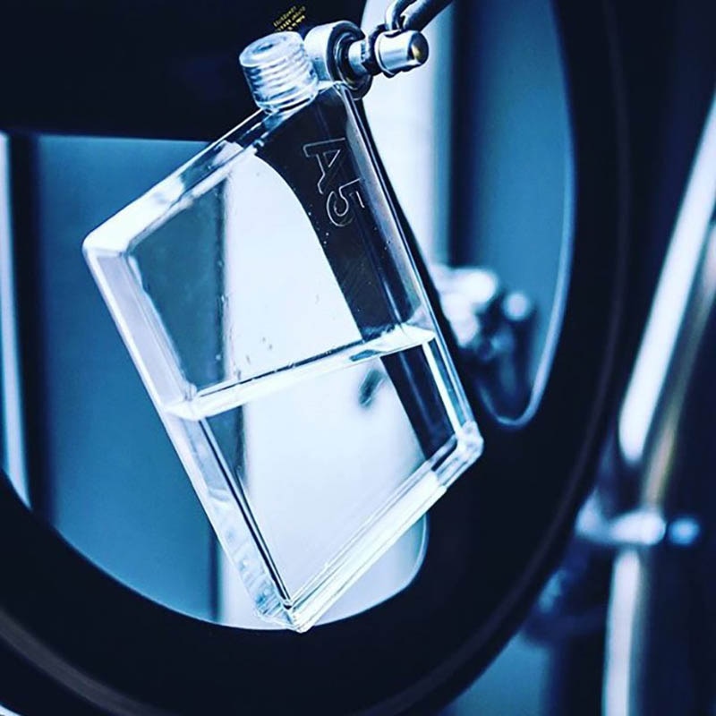 Modische Flasche Wasser