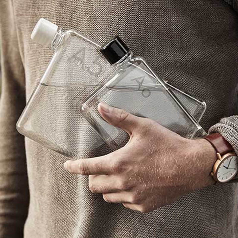 Modische Flasche Wasser